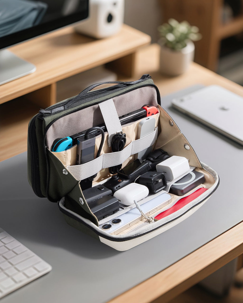The Voyager Tech Pouch
