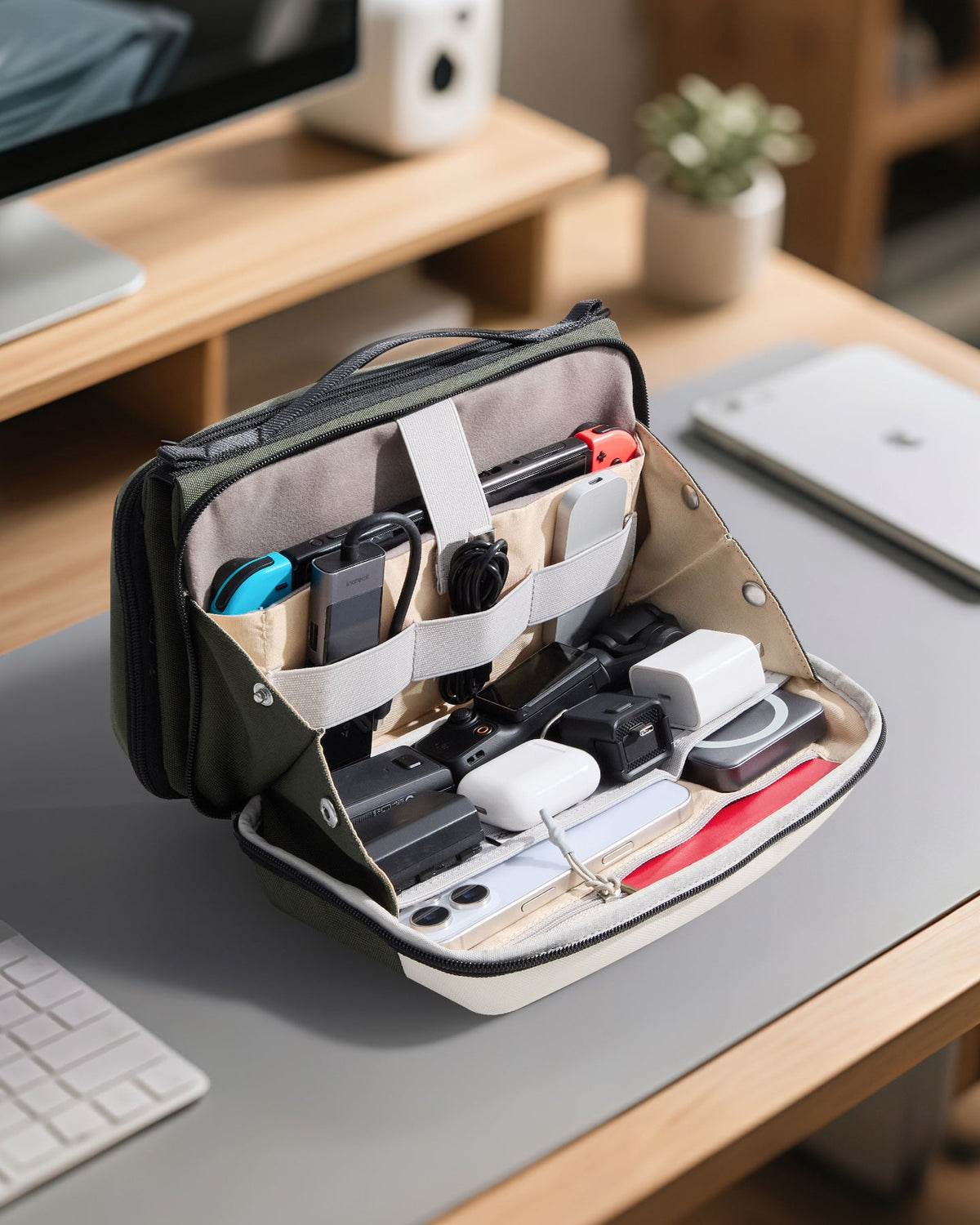 The Voyager Tech Pouch